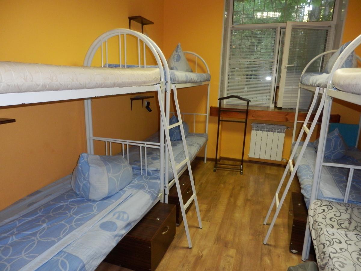 Yourhostel Svyatoshino Kiev Exteriör bild