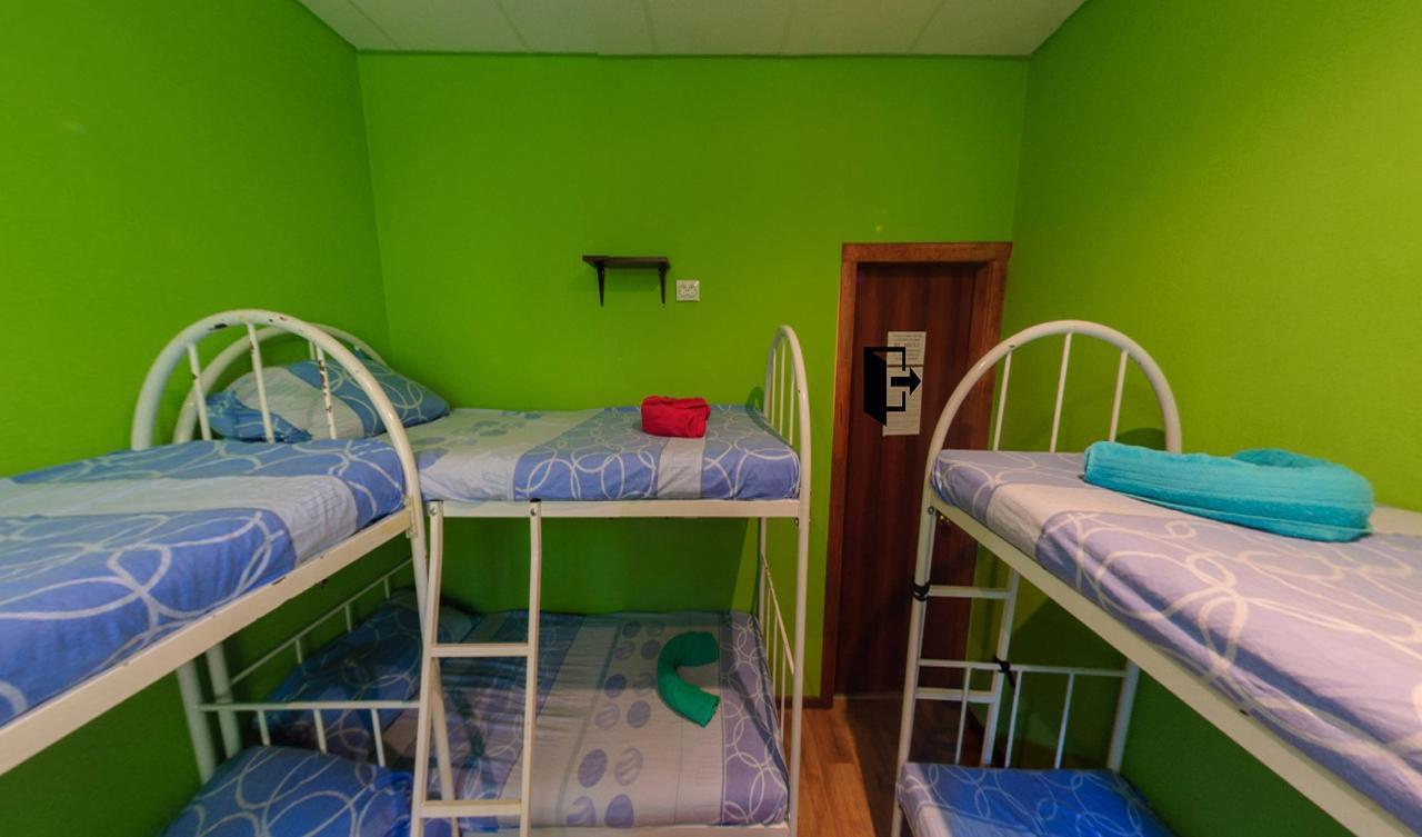 Yourhostel Svyatoshino Kiev Exteriör bild