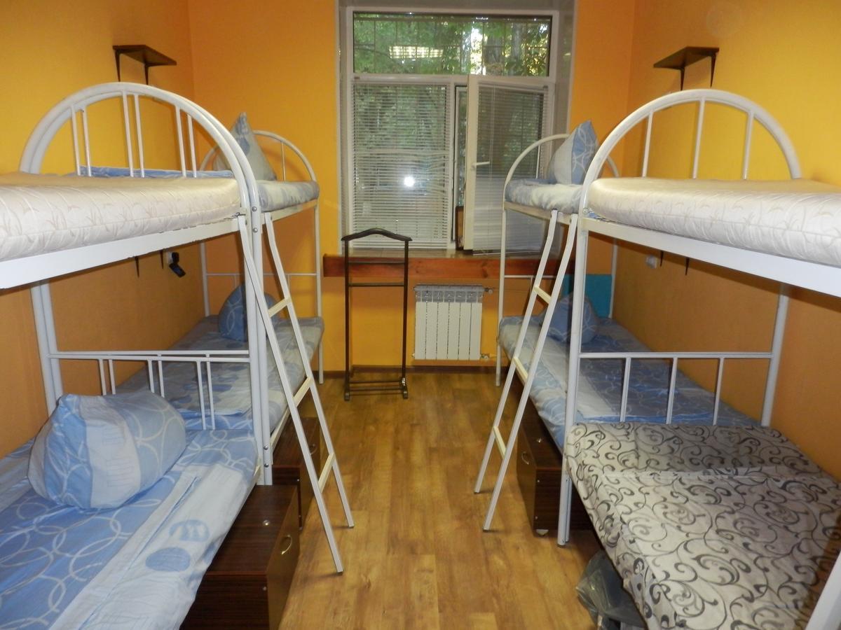 Yourhostel Svyatoshino Kiev Exteriör bild