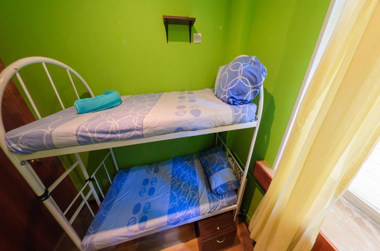 Yourhostel Svyatoshino Kiev Exteriör bild