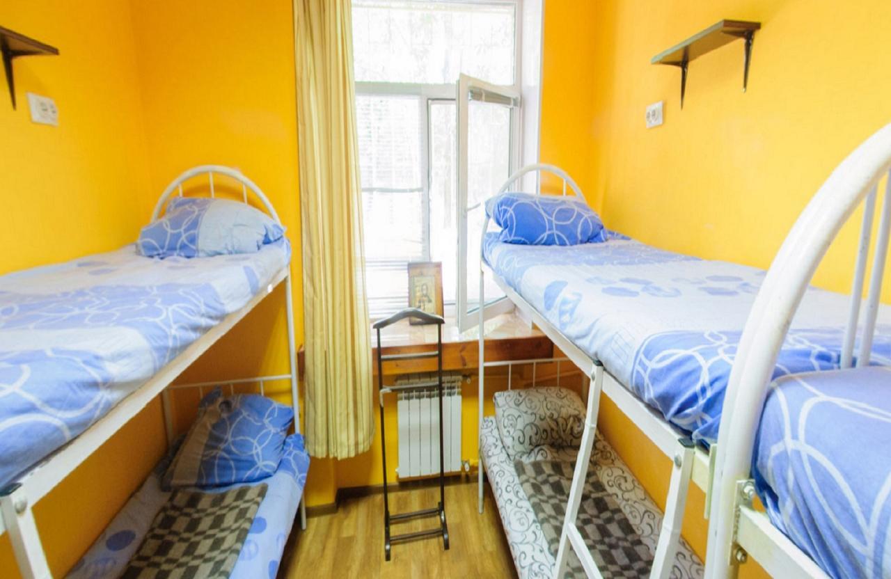 Yourhostel Svyatoshino Kiev Exteriör bild